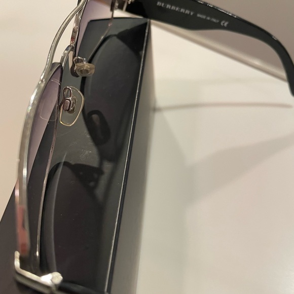 Unisex BURBERRY aviator sunglasses 
authenticity code scrip/right lens, Italy - Picture 5 of 7